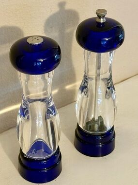 Olde Thompson Vintage Salt Shaker & Pepper Mill Clear Lucite and Cobalt Blue